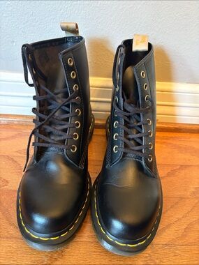 Dr. Martens 1460 Black Boots Men’s 8 Women’s 9 EU 41
